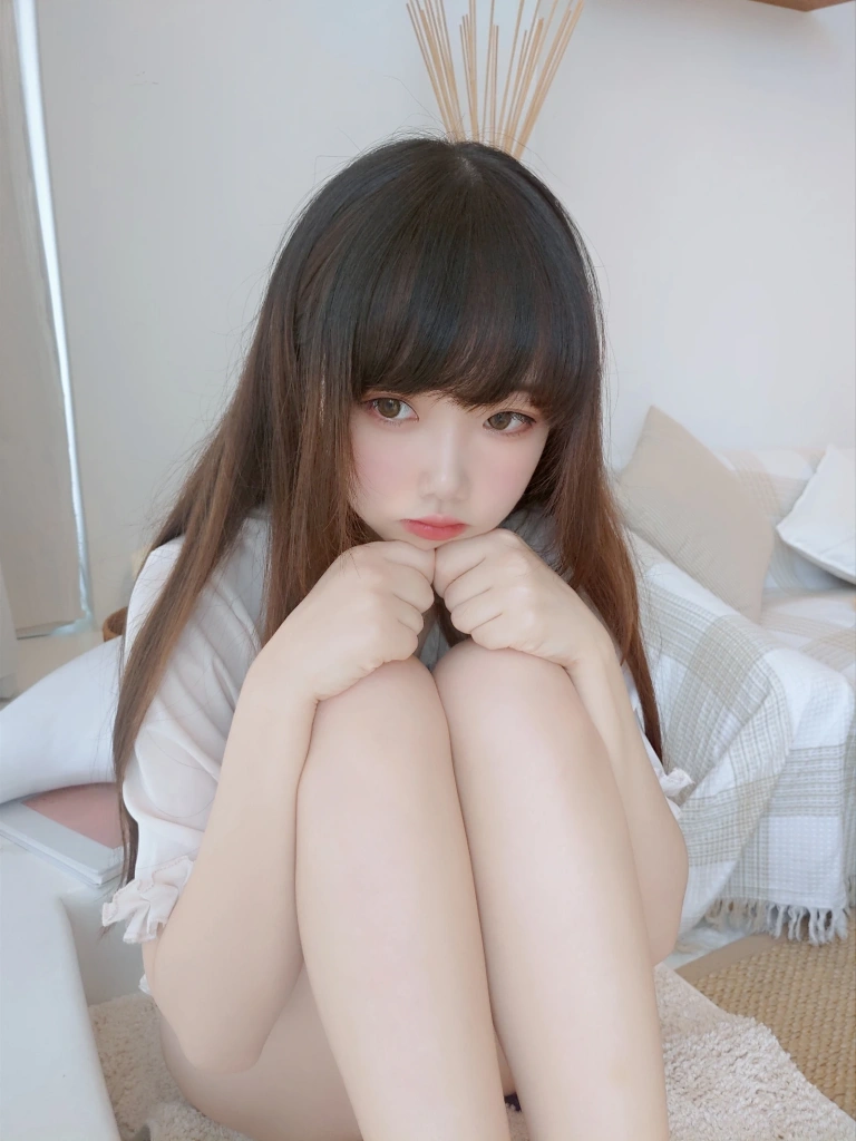 雪琪SAMA《裸足》主题写真：50张全套美图，含4个视频