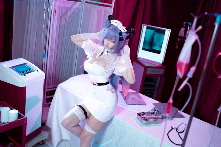 Seya-狮砸《刻晴护士》主题写真：12张全套美图
