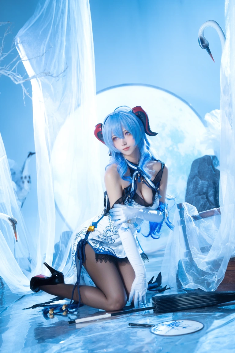 Seya-狮砸《甘雨青花瓷》主题写真：12张全套美图