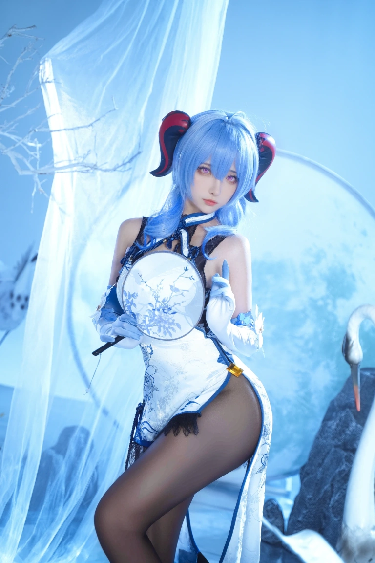 Seya-狮砸《甘雨青花瓷》主题写真：12张全套美图