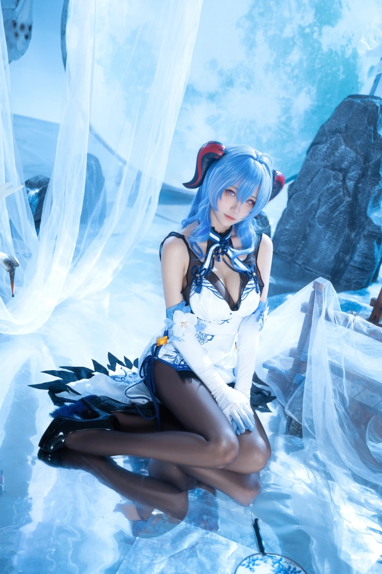 Seya-狮砸《甘雨青花瓷》主题写真：12张全套美图