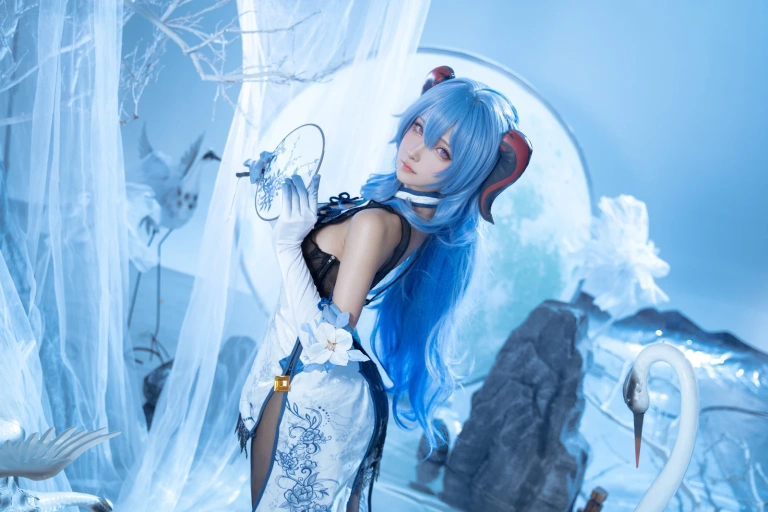 Seya-狮砸《甘雨青花瓷》主题写真：12张全套美图