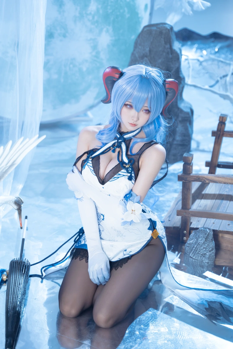 Seya-狮砸《甘雨青花瓷》主题写真：12张全套美图