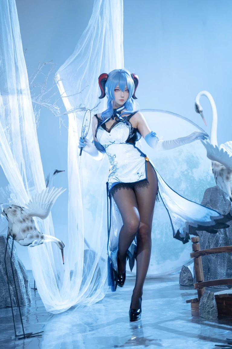 Seya-狮砸《甘雨青花瓷》主题写真：12张全套美图