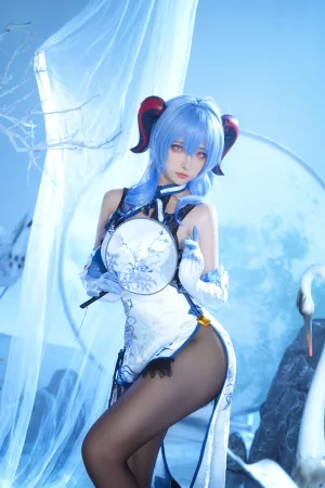 Seya-狮砸《甘雨青花瓷》主题写真：12张全套美图
