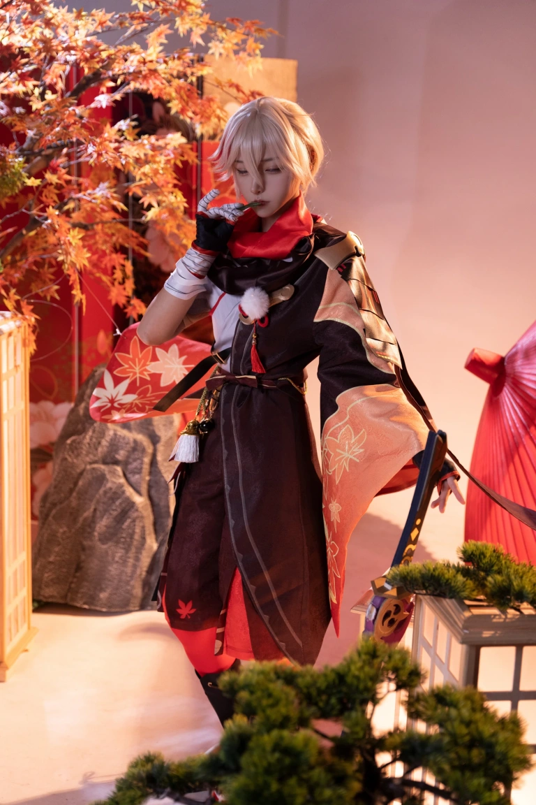 Seya-狮砸《原神 枫原万叶》主题写真：9张全套美图