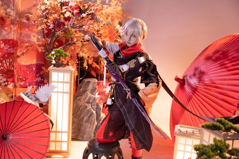 Seya-狮砸《原神 枫原万叶》主题写真：9张全套美图