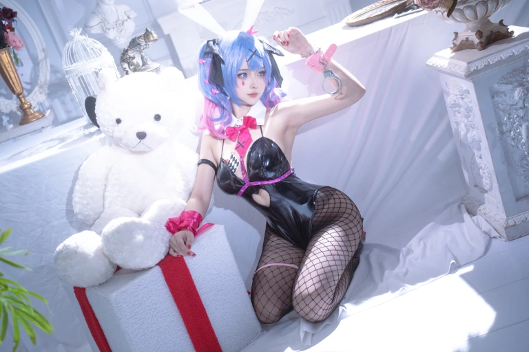 Seya-狮砸《VOCALOID 初音兔女郎》主题写真：12张全套美图