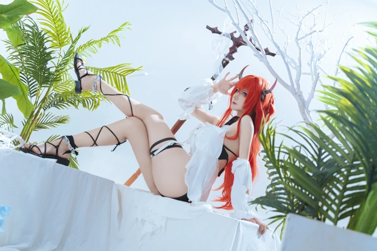 Seya-狮砸《42泳装》主题写真：12张全套美图