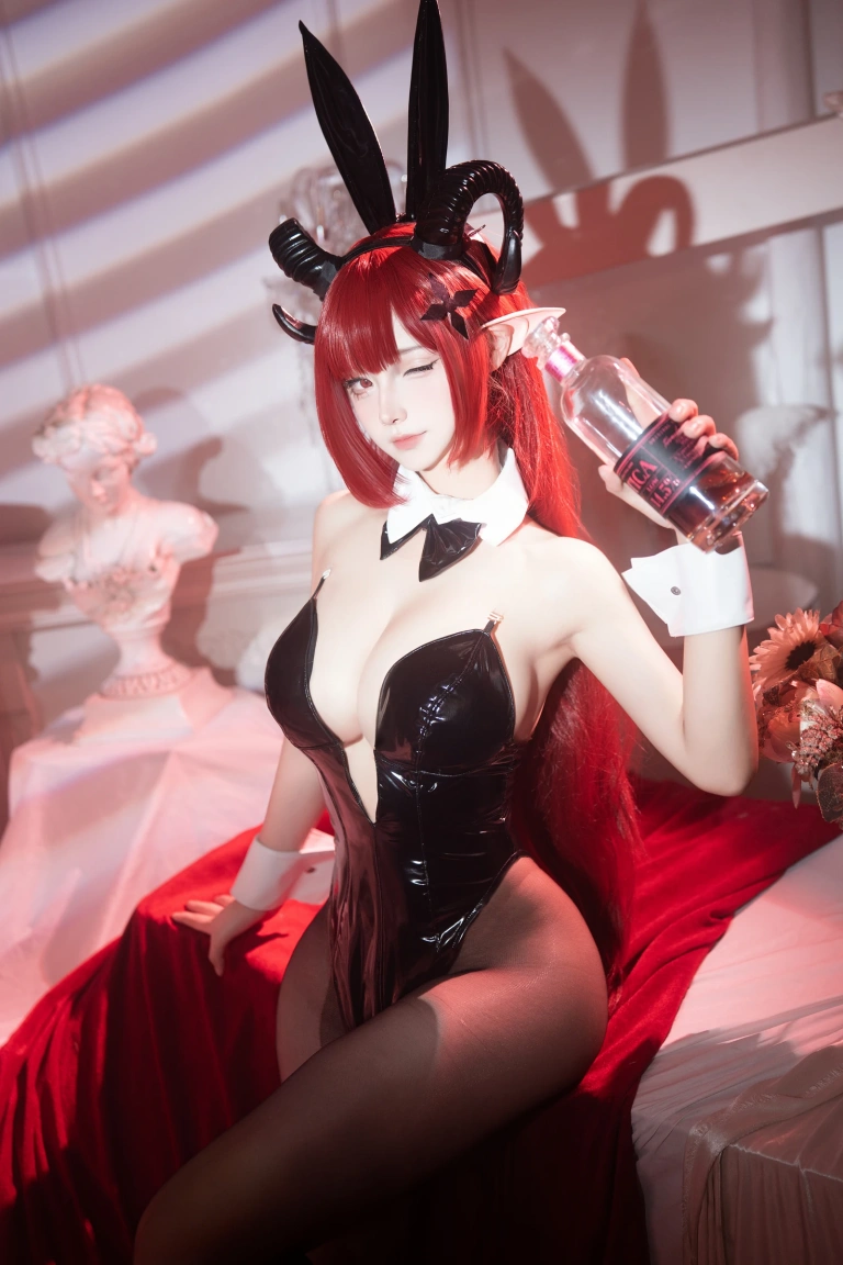Seya-狮砸《兴登堡兔女郎》主题写真：12张全套美图