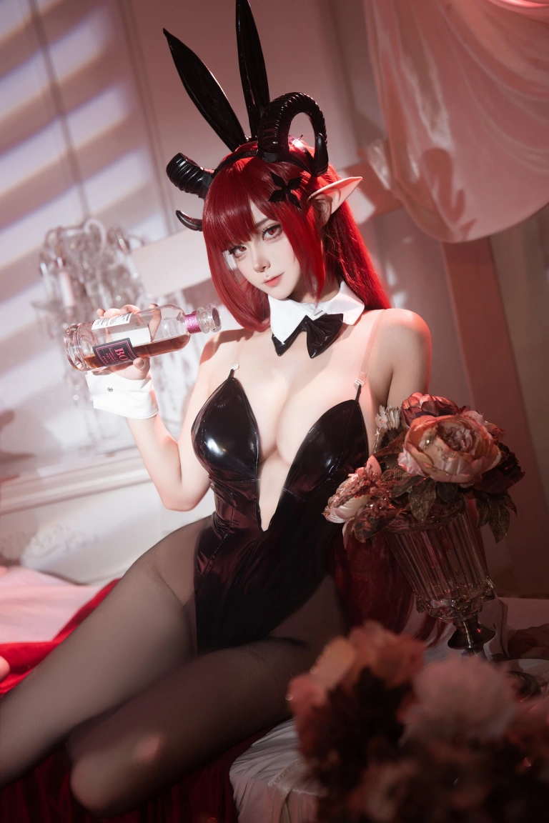 Seya-狮砸《兴登堡兔女郎》主题写真：12张全套美图