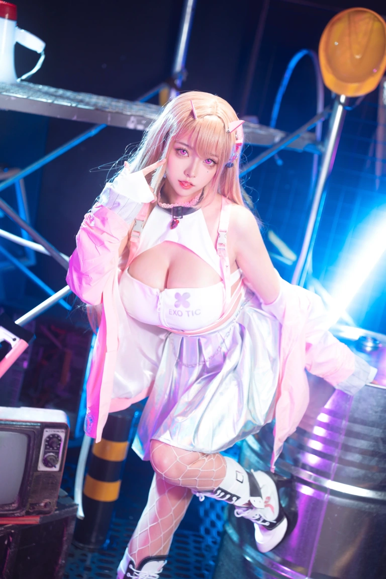 Seya-狮砸《Nikke 毒蛇原皮》主题写真：12张全套美图