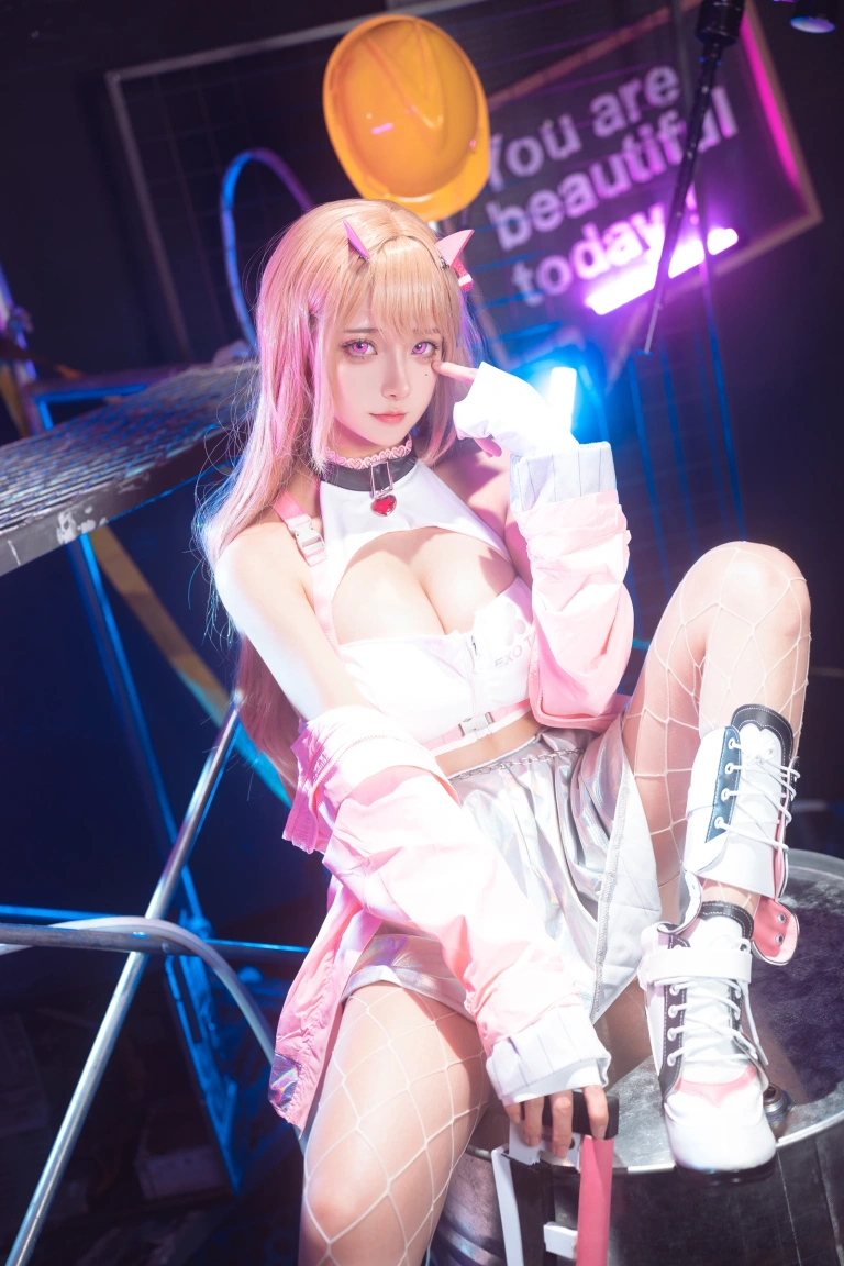 Seya-狮砸《Nikke 毒蛇原皮》主题写真：12张全套美图