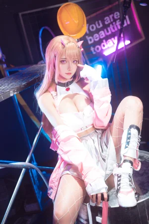 Seya-狮砸《Nikke 毒蛇原皮》主题写真：12张全套美图