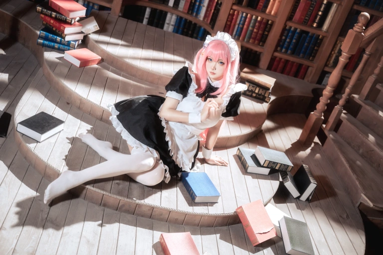 Seya-狮砸《孤独摇滚 波奇酱女仆》主题写真：14张全套美图