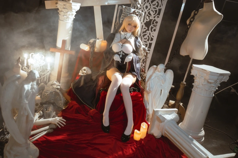 Seya-狮砸《修女》主题写真：12张全套美图