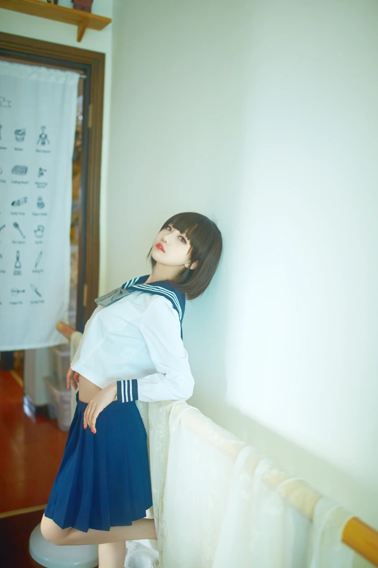 Shika小鹿鹿《短发JK》主题写真：11张全套美图