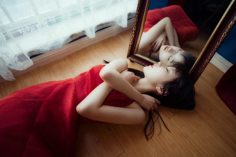 Shika小鹿鹿《Rose》主题写真：8张全套美图