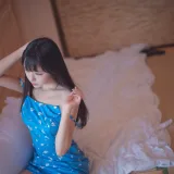 Shika小鹿鹿《蓝裙子》主题写真：16张全套美图