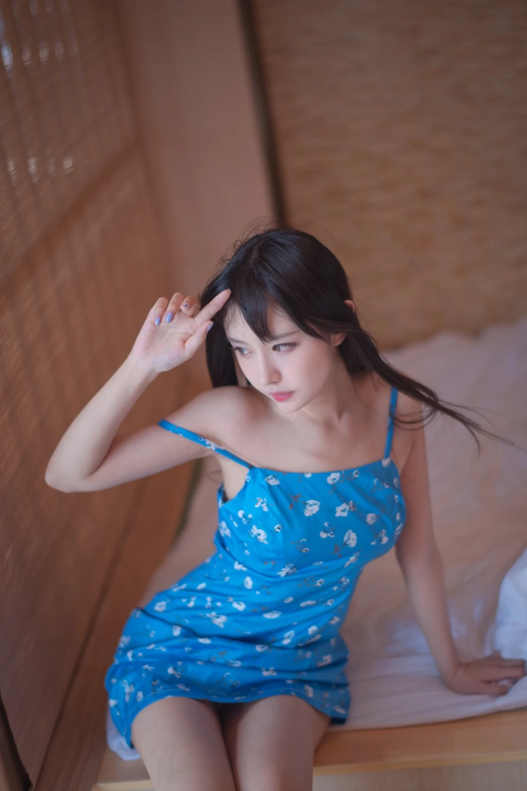 Shika小鹿鹿《蓝裙子》主题写真：16张全套美图