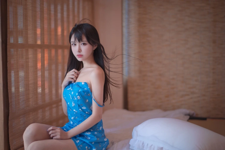 Shika小鹿鹿《蓝裙子》主题写真：16张全套美图