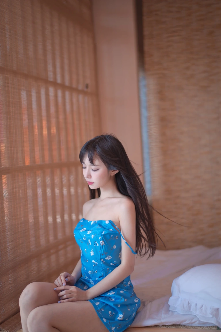 Shika小鹿鹿《蓝裙子》主题写真：16张全套美图