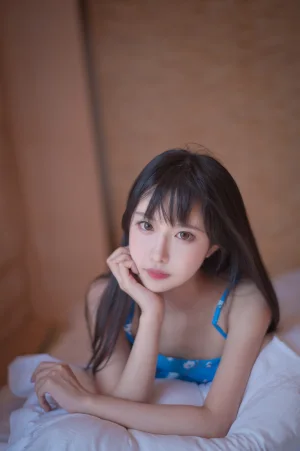 Shika小鹿鹿《蓝裙子》主题写真：16张全套美图