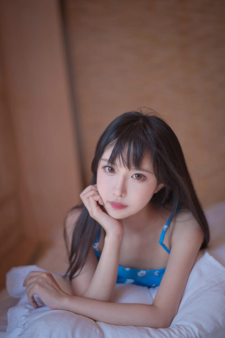 Shika小鹿鹿《蓝裙子》主题写真：16张全套美图
