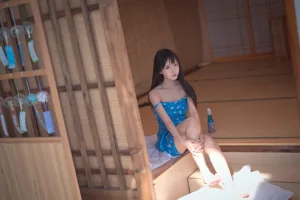 Shika小鹿鹿《蓝裙子》主题写真：16张全套美图