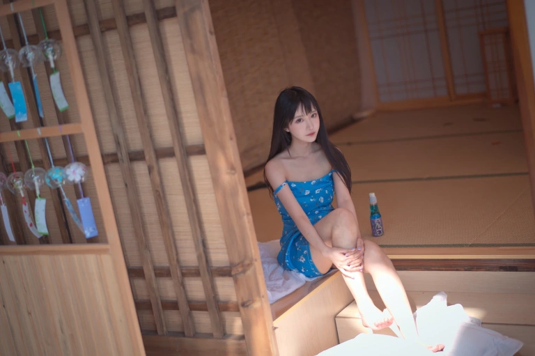 Shika小鹿鹿《蓝裙子》主题写真：16张全套美图