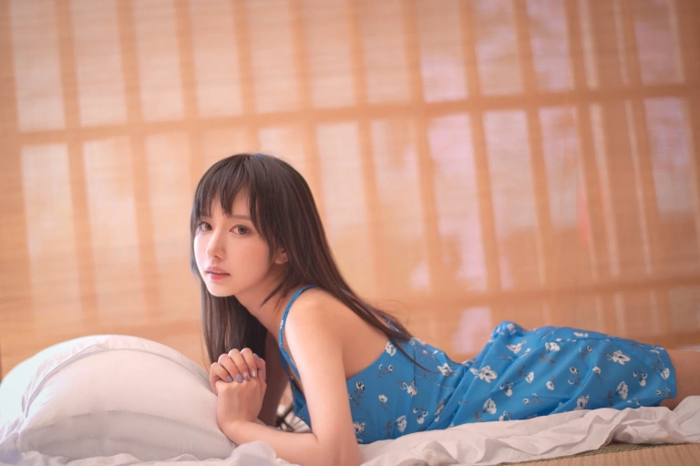 Shika小鹿鹿《蓝裙子》主题写真：16张全套美图