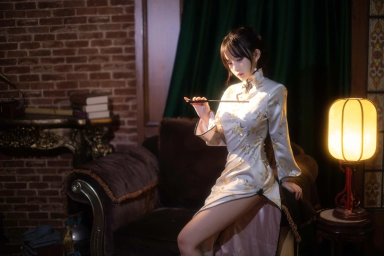 Shika小鹿鹿《中秋旗袍》主题写真：12张全套美图
