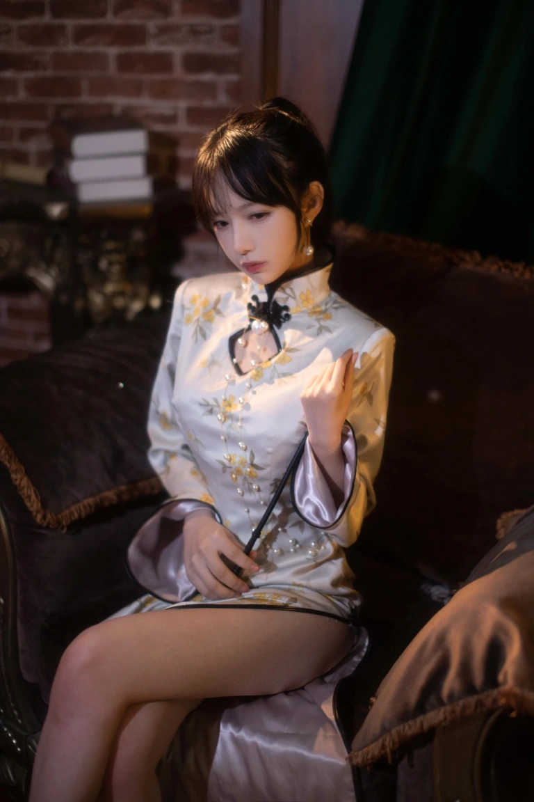 Shika小鹿鹿《中秋旗袍》主题写真：12张全套美图