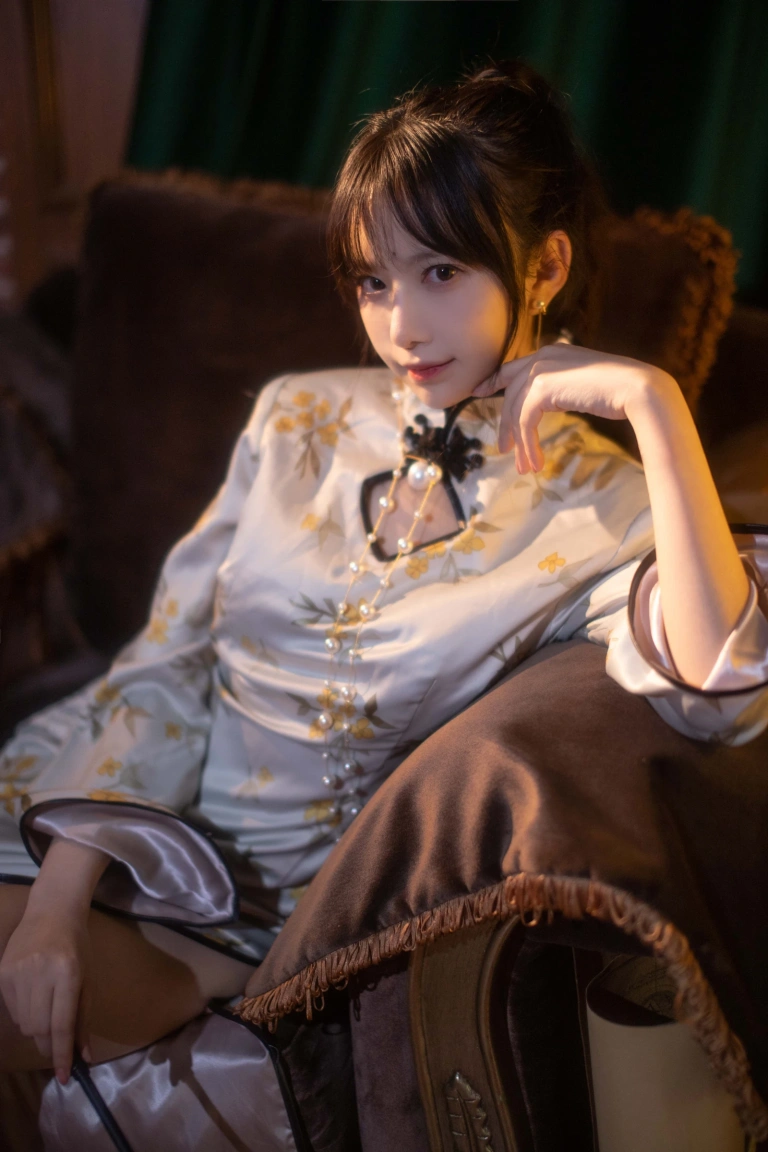 Shika小鹿鹿《中秋旗袍》主题写真：12张全套美图