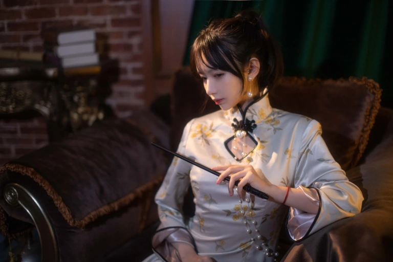 Shika小鹿鹿《中秋旗袍》主题写真：12张全套美图