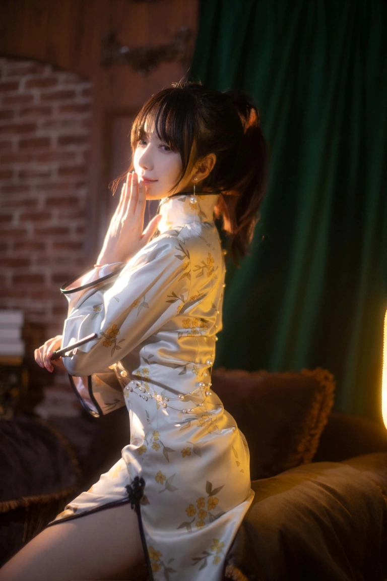 Shika小鹿鹿《中秋旗袍》主题写真：12张全套美图