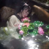 Shika小鹿鹿《不早朝》主题写真：28张全套美图，含1个视频