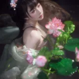 Shika小鹿鹿《不早朝》主题写真：28张全套美图，含1个视频