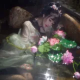 Shika小鹿鹿《不早朝》主题写真：28张全套美图，含1个视频