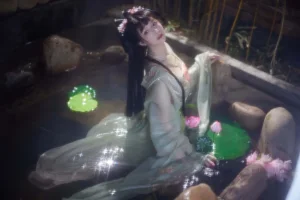 Shika小鹿鹿《不早朝》主题写真：28张全套美图，含1个视频