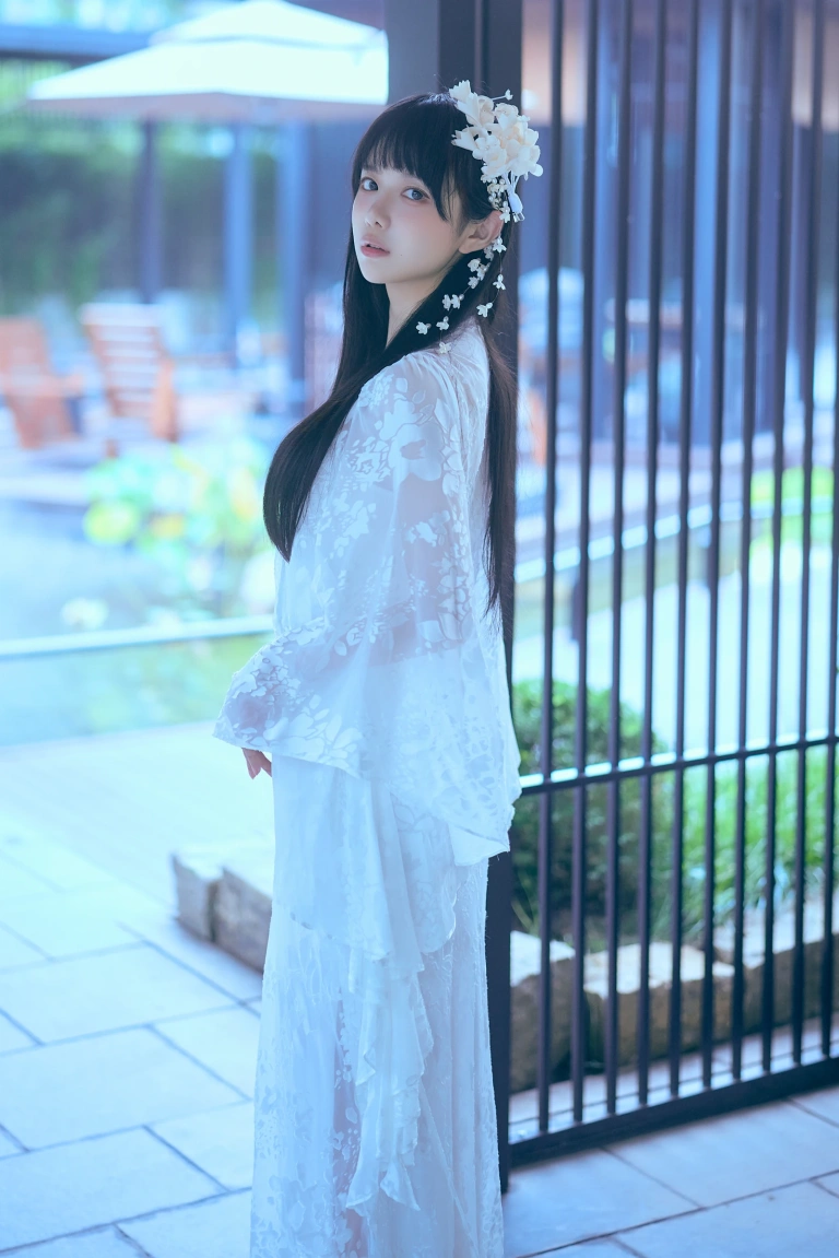 Shika小鹿鹿《新中式》主题写真：21张全套美图