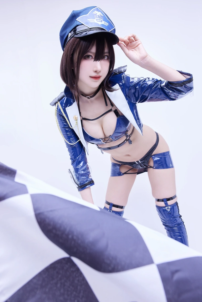 Shika小鹿鹿《碧蓝航线 巴尔的摩赛车服》主题写真：9张全套美图