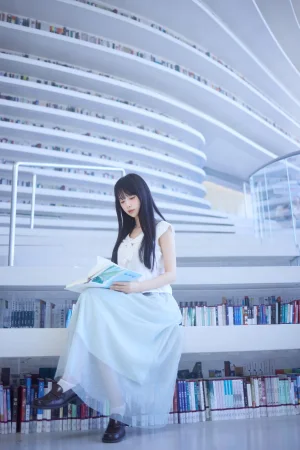 Shika小鹿鹿《图书馆》主题写真：16张全套美图