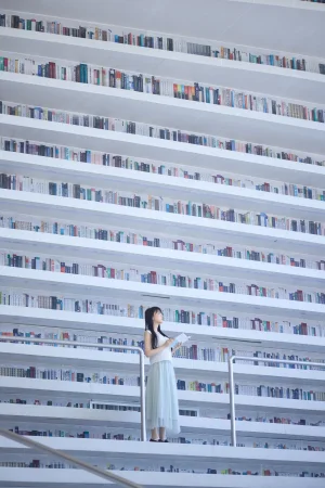 Shika小鹿鹿《图书馆》主题写真：16张全套美图