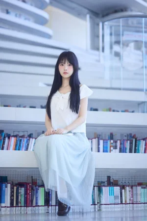 Shika小鹿鹿《图书馆》主题写真：16张全套美图