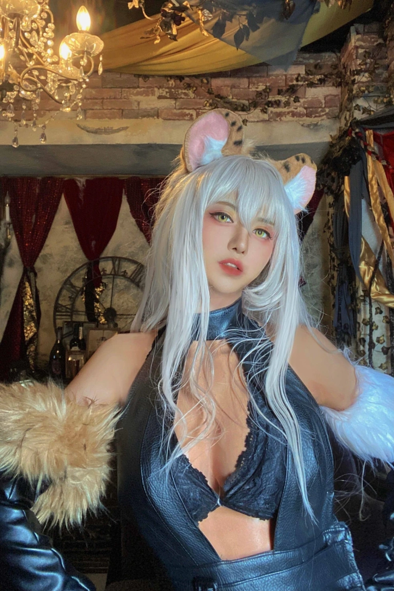 Shika小鹿鹿《莎拉自拍集》主题写真：30张全套美图