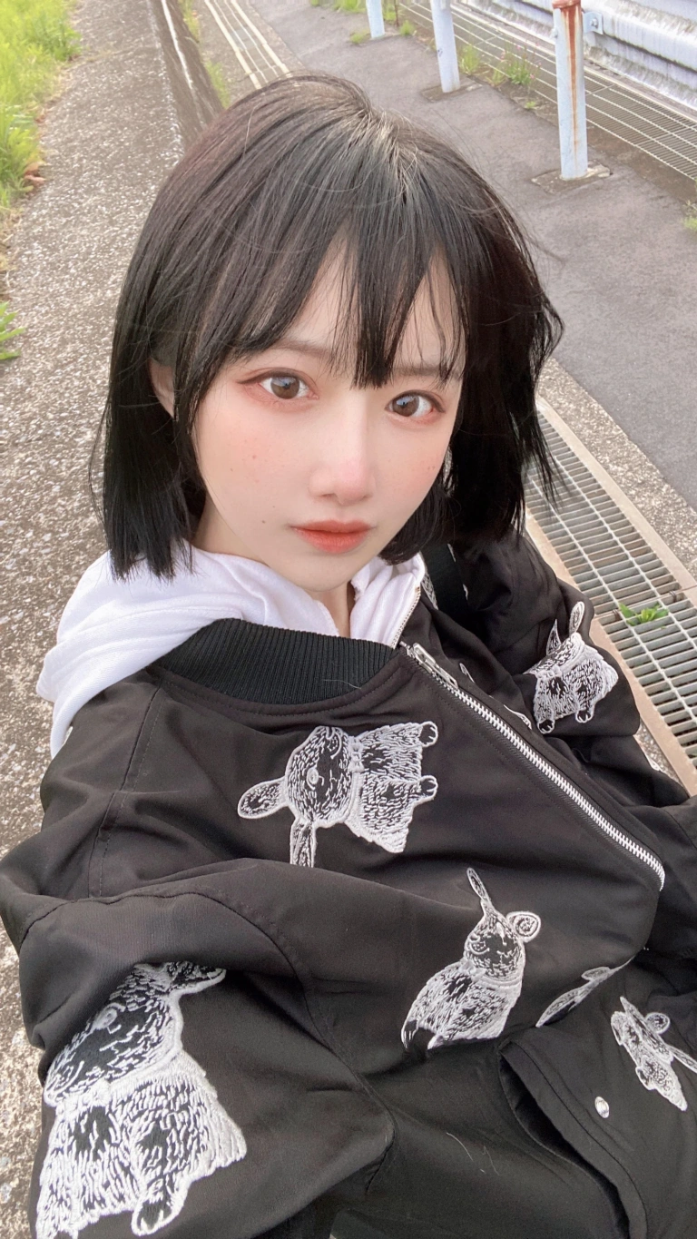 Shika小鹿鹿《莎拉自拍集》主题写真：30张全套美图