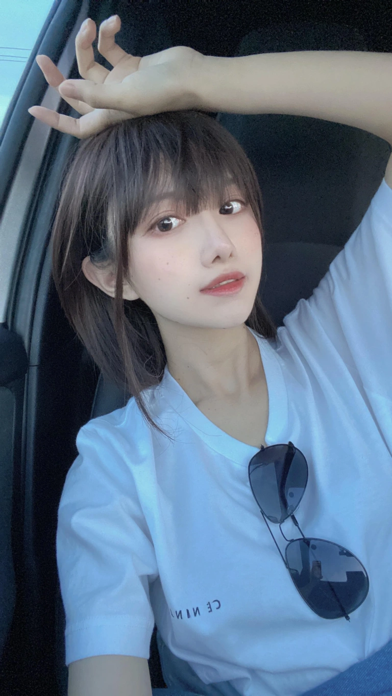 Shika小鹿鹿《莎拉自拍集》主题写真：30张全套美图