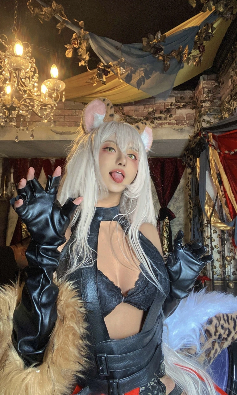 Shika小鹿鹿《莎拉自拍集》主题写真：30张全套美图