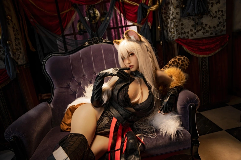Shika小鹿鹿《莎拉自拍集》主题写真：30张全套美图